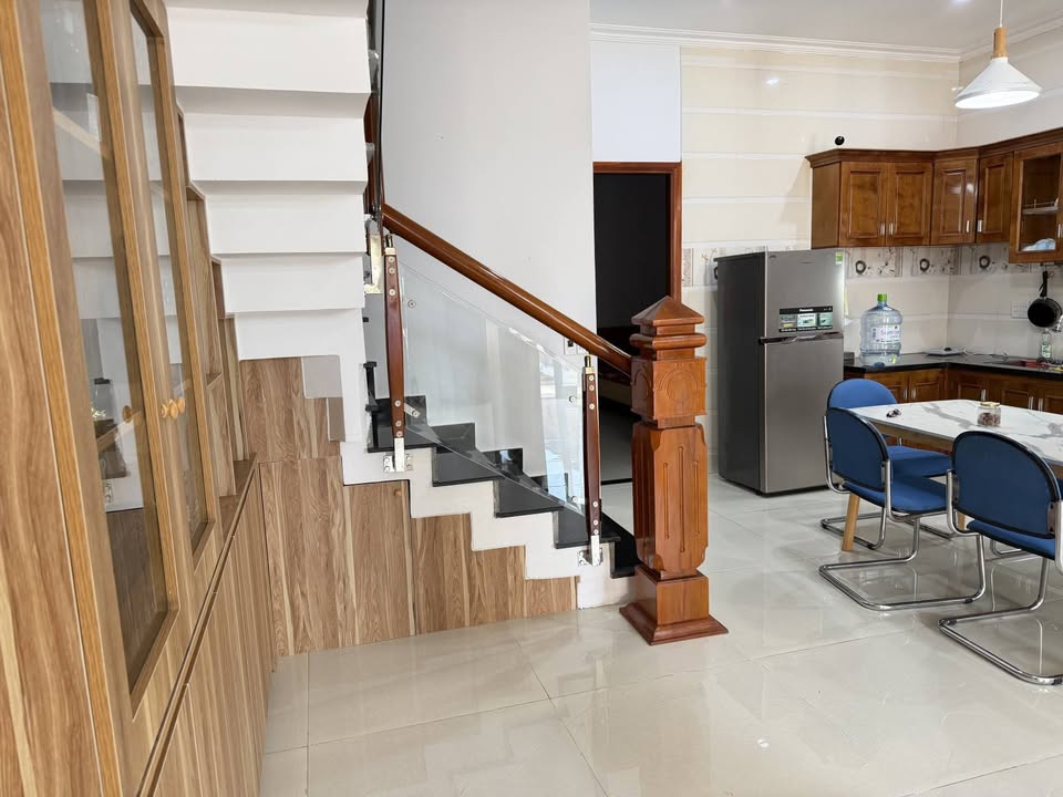 Nhà 3 tầng Ngũ Hành Sơn 126m² - Vị trí đẹp, ô tô vào tận nhà!