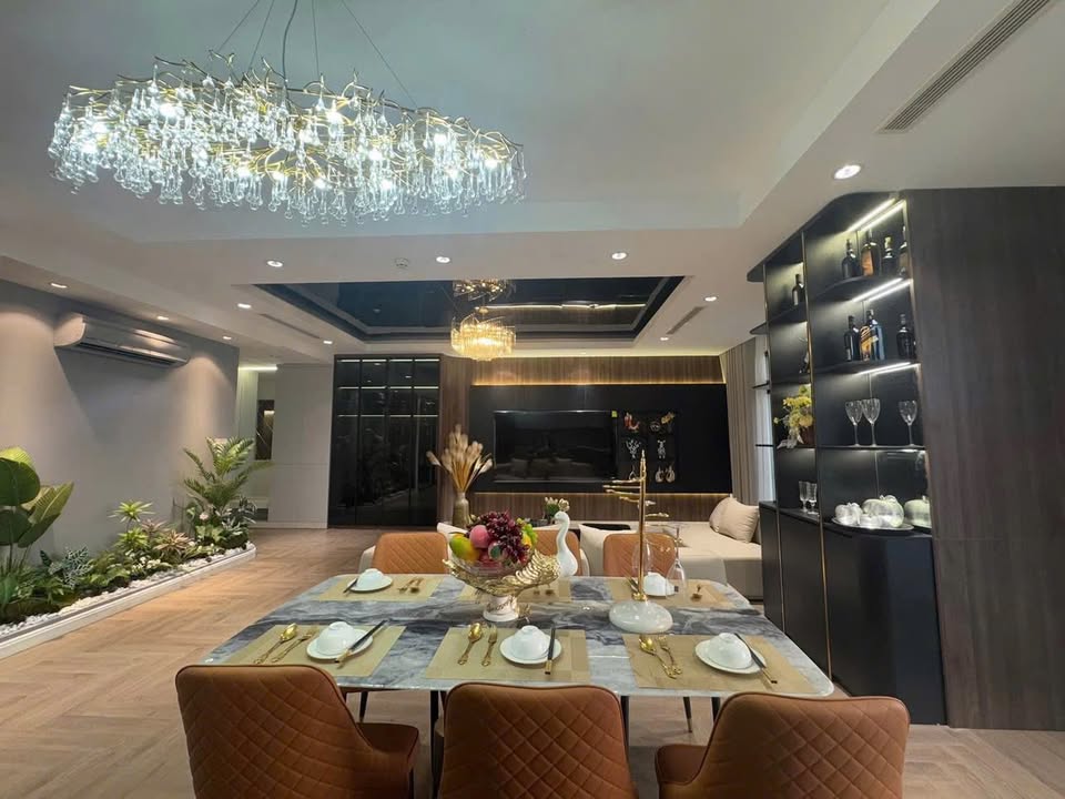 Bán căn hộ Royal City 181m² 4PN - Full nội thất cao cấp, view mát