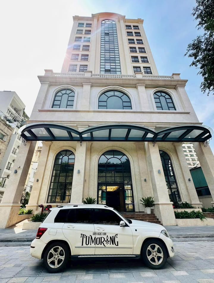 Nhà Phố Mặt Tiền Q1 Đinh Tiên Hoàng - Võ Thị Sáu 300m² - Kinh Doanh Đỉnh Cao