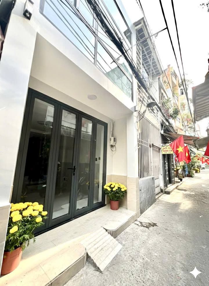 Nhà Riêng Quận 1 Nguyễn Văn Cừ 32.9m² - Sẵn sàng ở ngay!