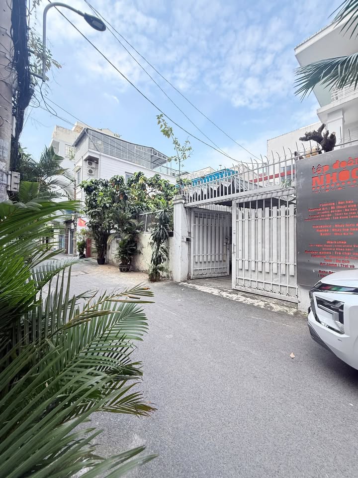 Bán nhà Quận 3 Lê Văn Sỹ 60m² - Hẻm 10m ô tô tránh cực VIP