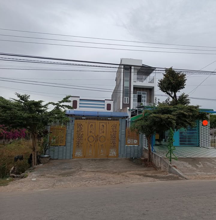 Nhà Mặt Tiền Nguyễn Tri Phương, La Gi 100m² - Mặt tiền kinh doanh 2 tỷ!