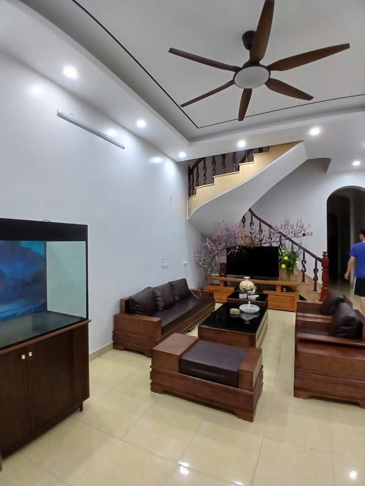 Cho thuê nhà 4 ngủ đường Lê Thái Tổ, Bắc Ninh - Phù hợp ở & VP