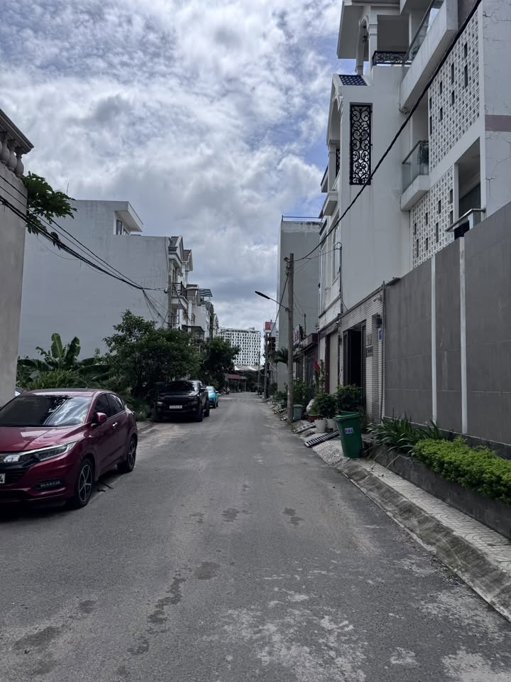 Nhà phố Hà Huy Giáp Q12 135m² 13.5 tỷ - Mặt tiền kinh doanh