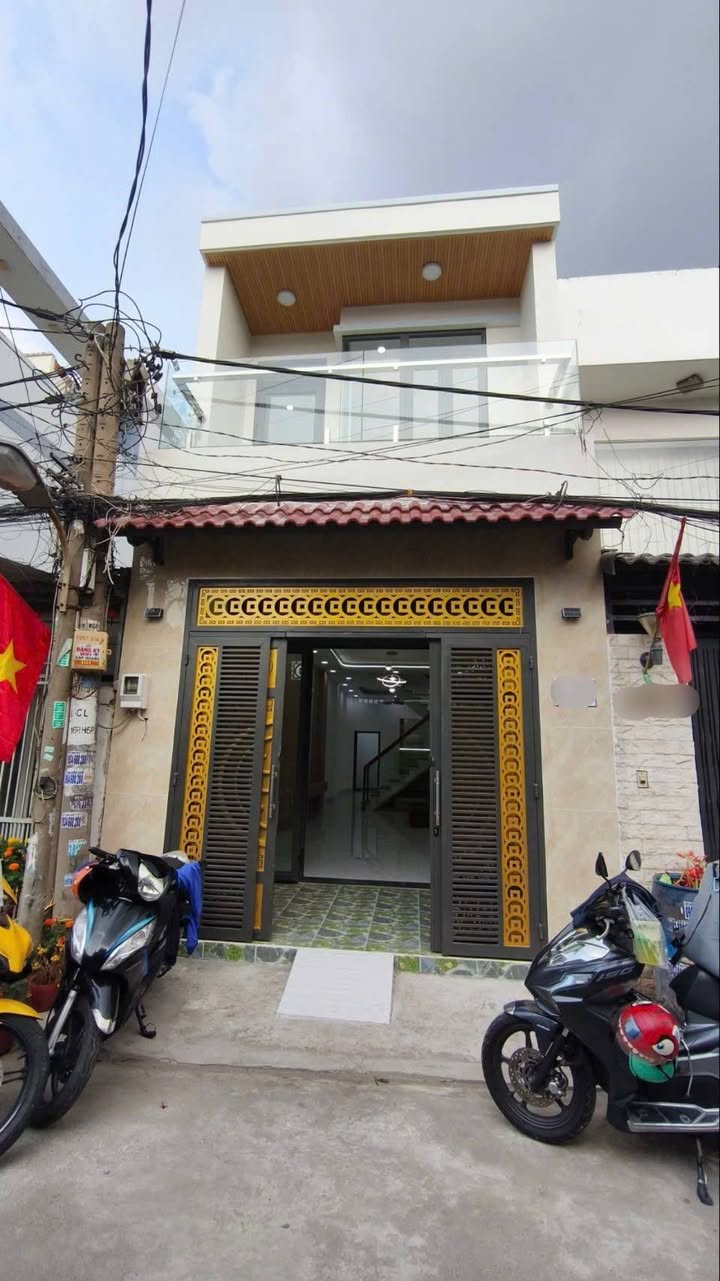 Bán nhà Tỉnh Lộ 10 Bình Tân 70m² 6.2 tỷ - Hẻm xe tải sát mặt tiền