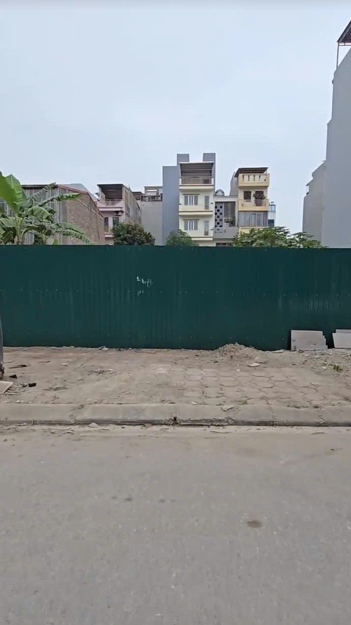 Bán Đất Long Biên 30m² - Vỉa Hè Rộng, Kinh Doanh Tốt, Ô Tô Tránh