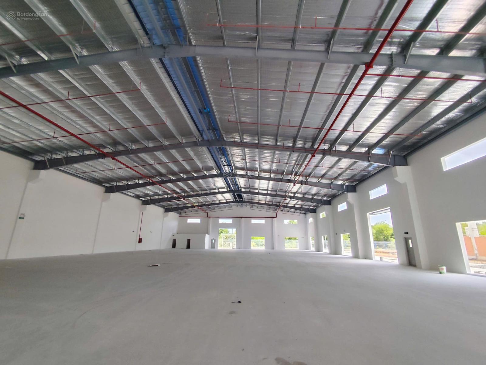 Kho Xưởng Thuận An 2000m² - Container Thoải Mái!