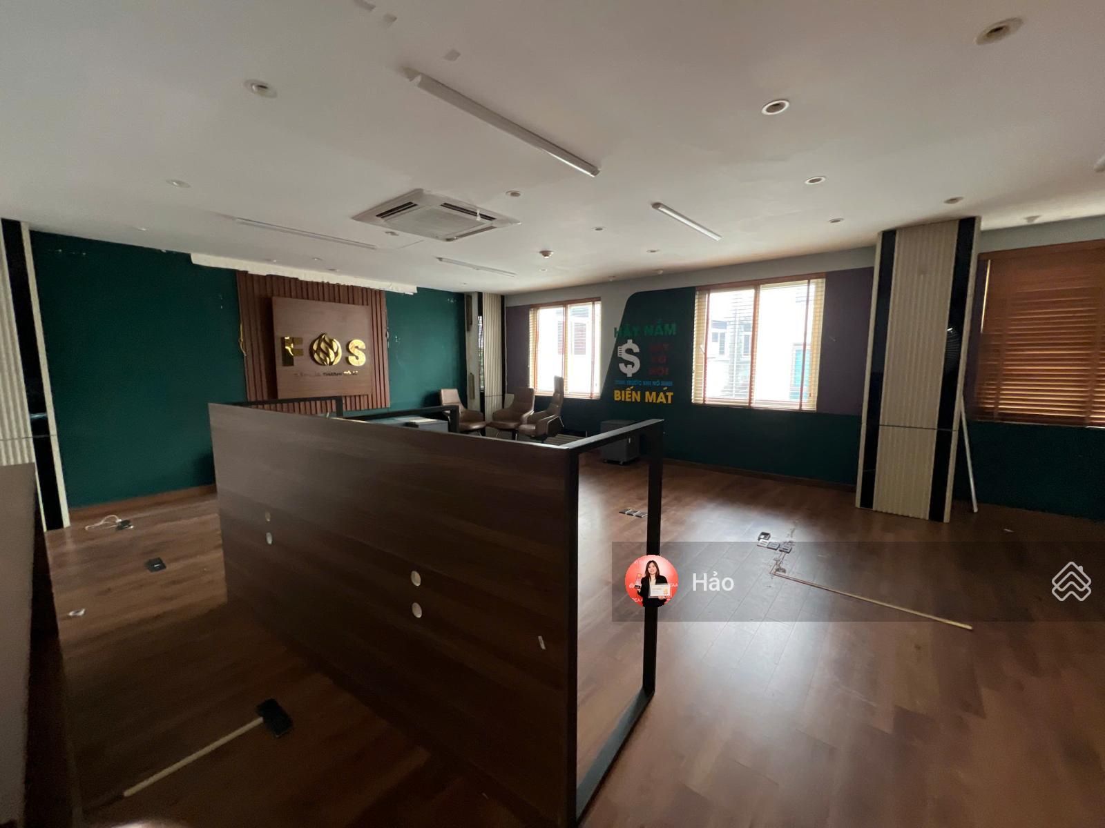 Văn phòng Vinahud Cầu Giấy 320m² - Vị trí trung tâm, sẵn sàng làm việc!