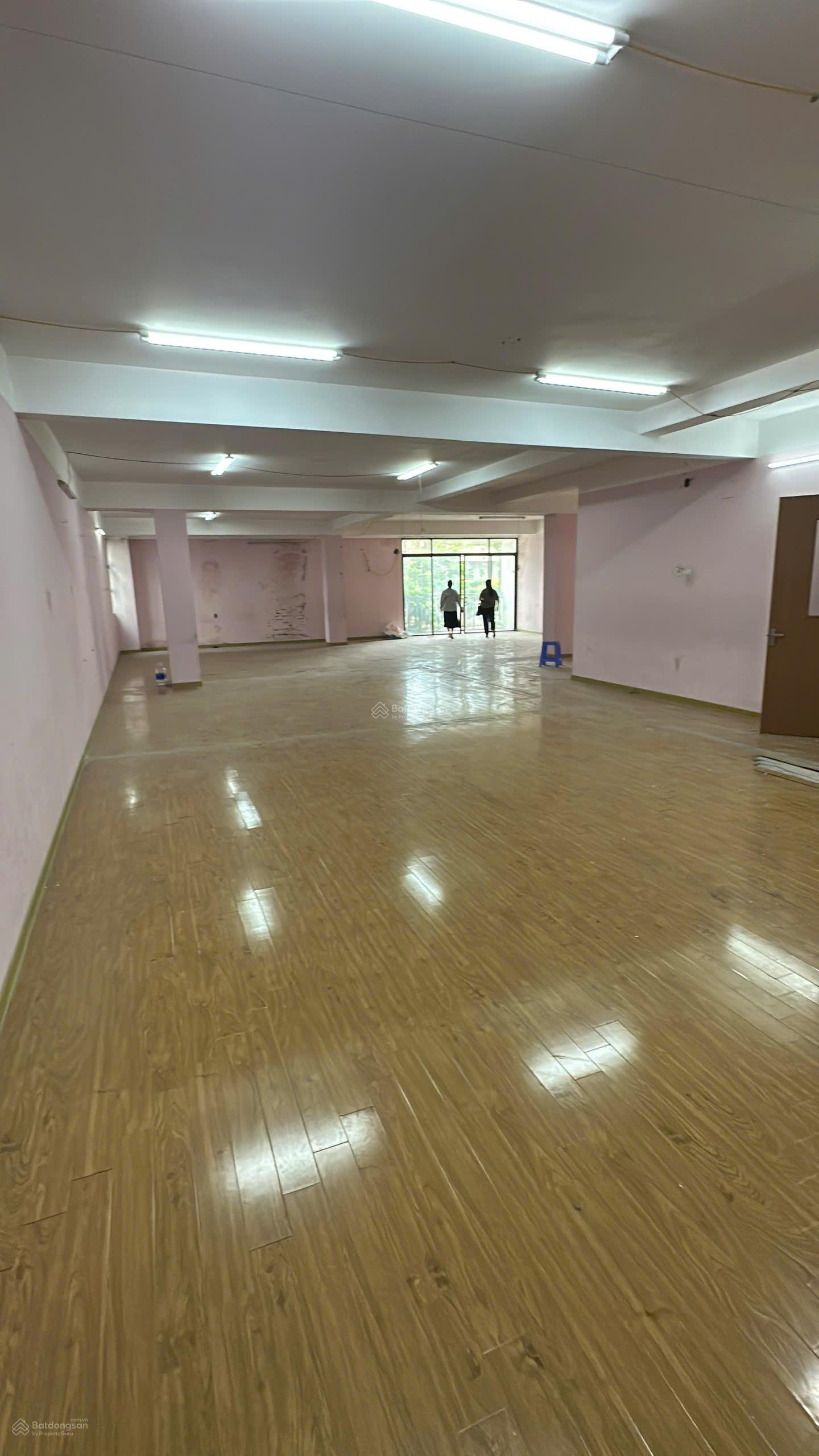 Cho thuê văn phòng 250m² mặt phố Đội Cấn, Ba Đình - Giá 25 triệu/sàn