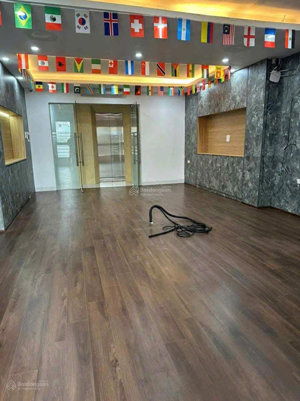 Nhà riêng Nguyễn Khả Trạc 65m² - Ô tô vào tận nhà, sẵn sàng kinh doanh!