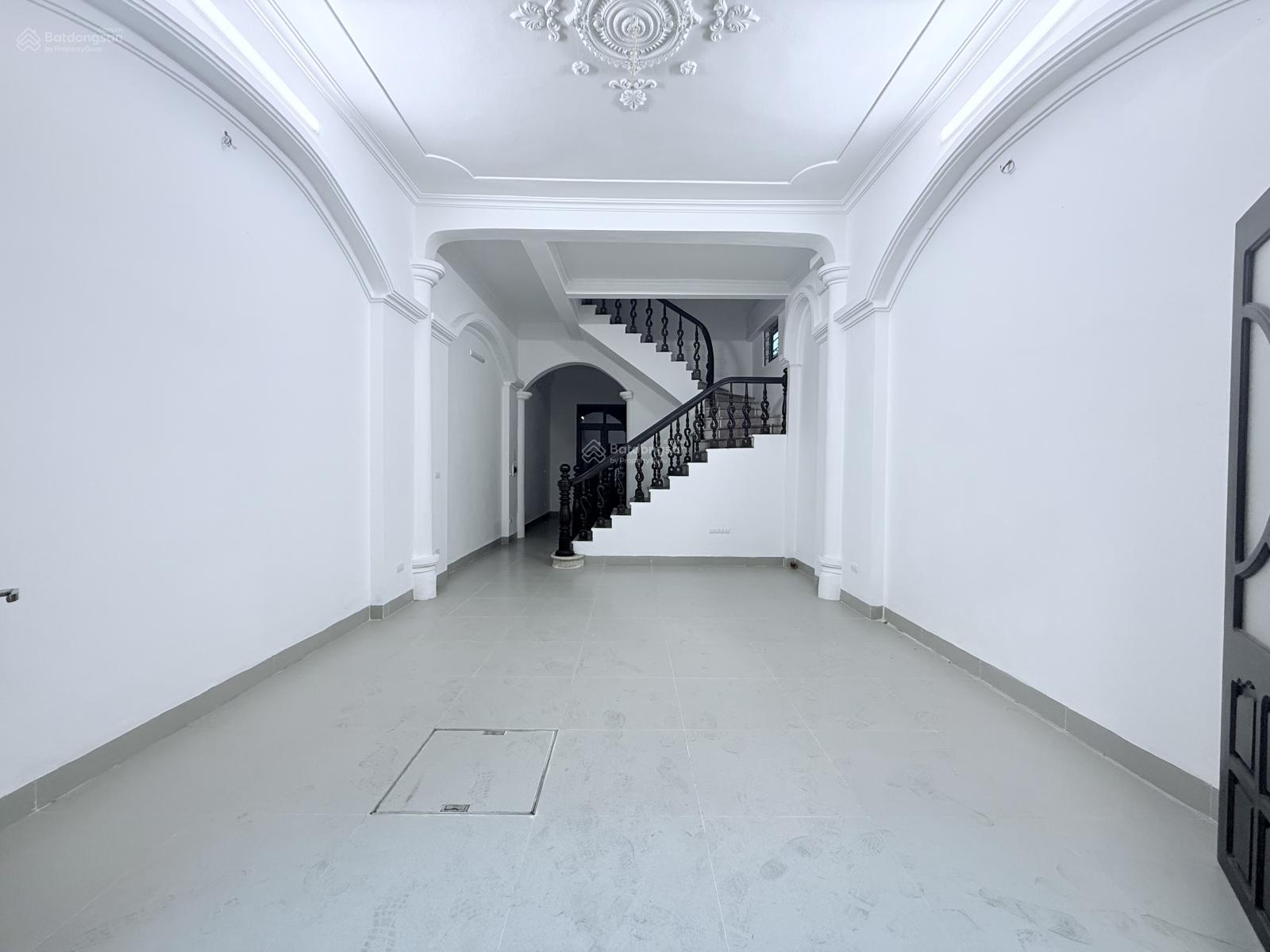 Nhà phố Nghĩa Đô, Cầu Giấy 70m² - Ô tô đỗ cửa, thích hợp kinh doanh!