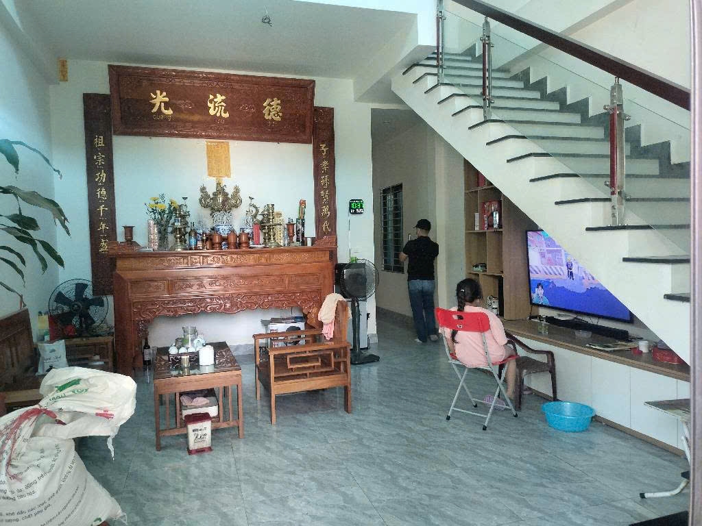 Nhà Mê Linh 83m² giá 3.1 tỷ - Ô tô đỗ sân, sổ đỏ chính chủ!