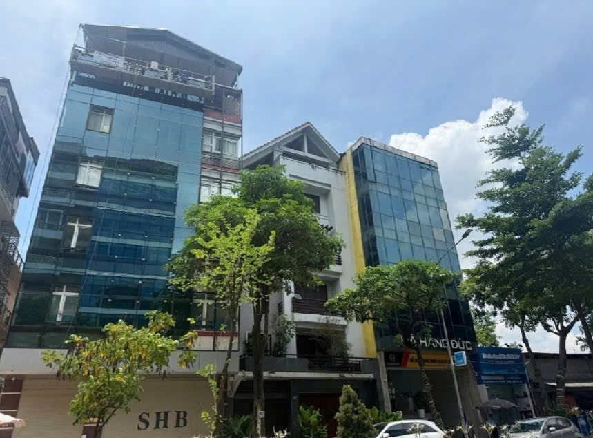 Tòa nhà VP Lạc Long Quân, Tây Hồ 140m² - Vị trí trung tâm