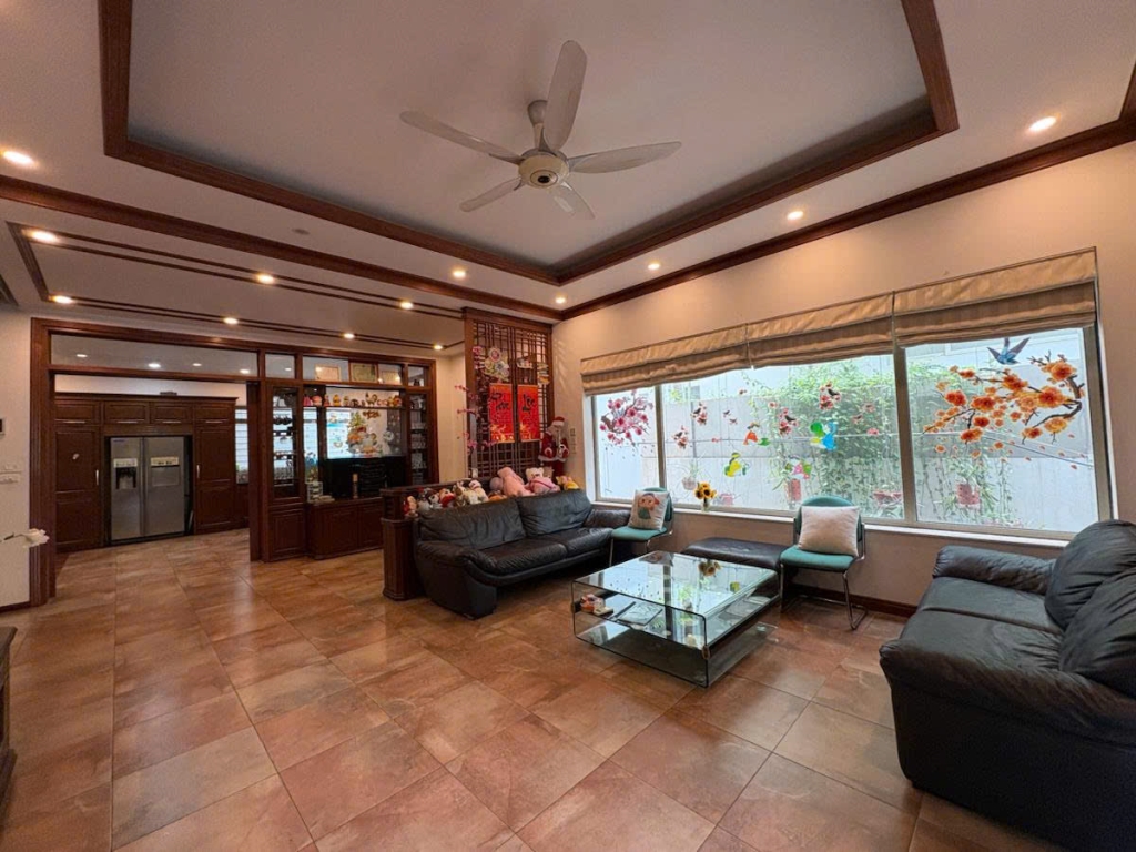 Biệt thự Dịch Vọng Cầu Giấy 200m² - Vị trí vàng, kinh doanh đỉnh!