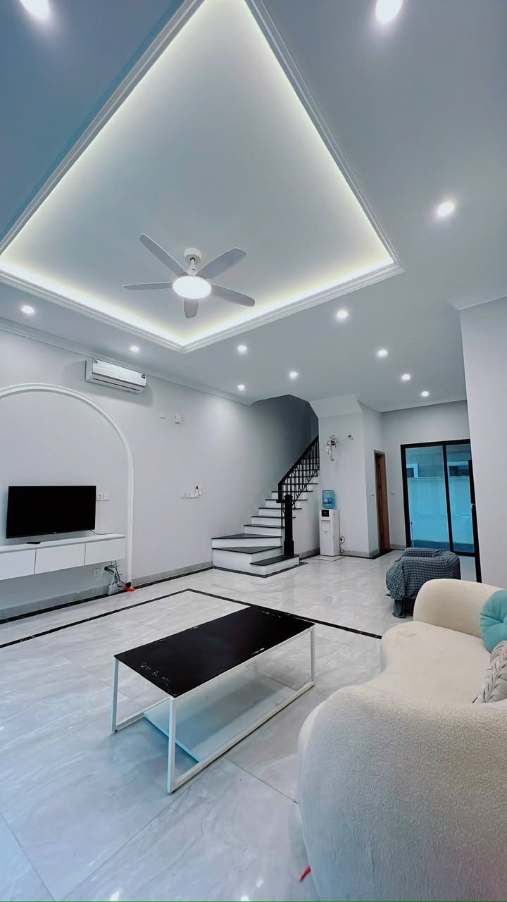 Cho thuê Nhà 5 Tầng Full Nội Thất - Khu San Hô Vinhomes Ocean Park - 15 Triệu/tháng