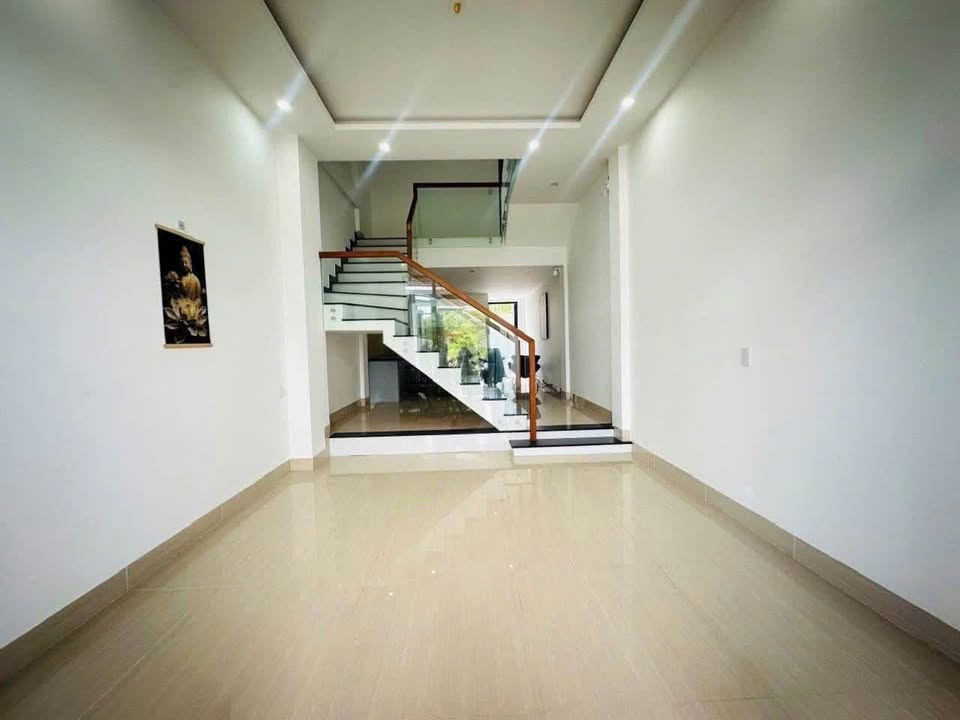 Cho thuê nhà Phường Thủy An, Huế - 2PN, 3WC, Sân Vườn - Giá 7.5 Triệu/Tháng