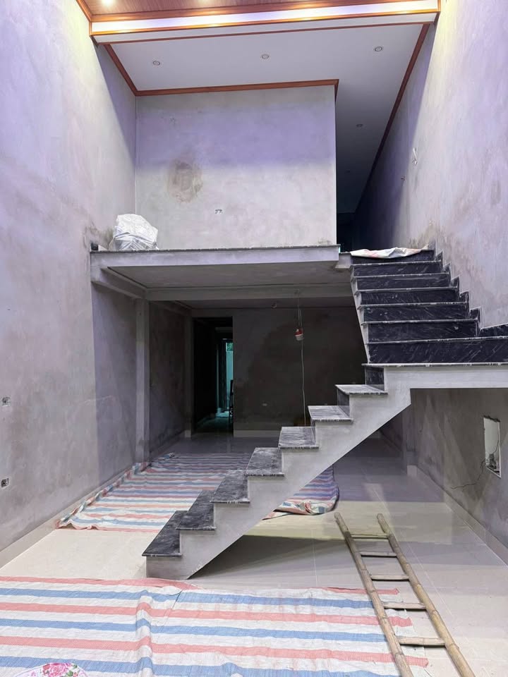 Nhà 2 Tầng Quảng Thành 85m² - Ô Tô Đỗ Tận Cửa, Gần Aeon Mall