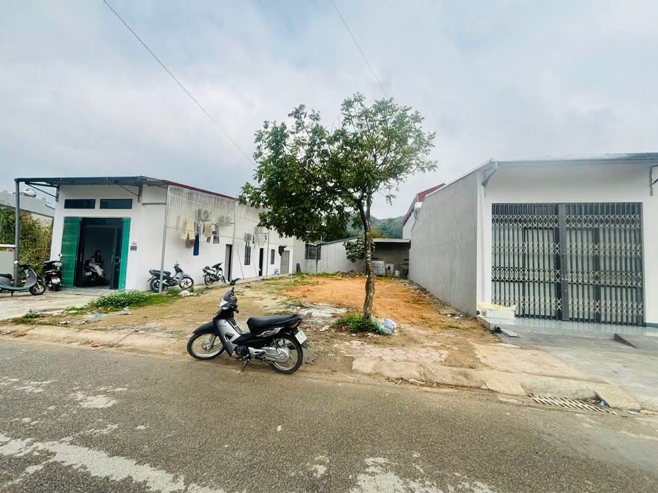 Bán đất nền 100m² đường Đoàn kết, Lào Cai - Hướng Tây Nam, giá 1.6 tỷ