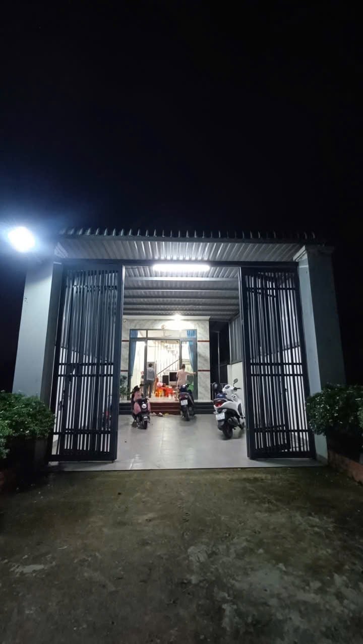 Nhà Riêng Vĩnh Tân, Tân Uyên 200m² giá 2 tỷ - Sẵn sàng ở ngay!