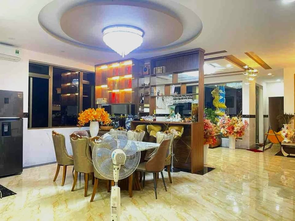 Tòa nhà văn phòng Hòa Xuân 165m² - Vị trí trung tâm, sẵn sàng làm việc!