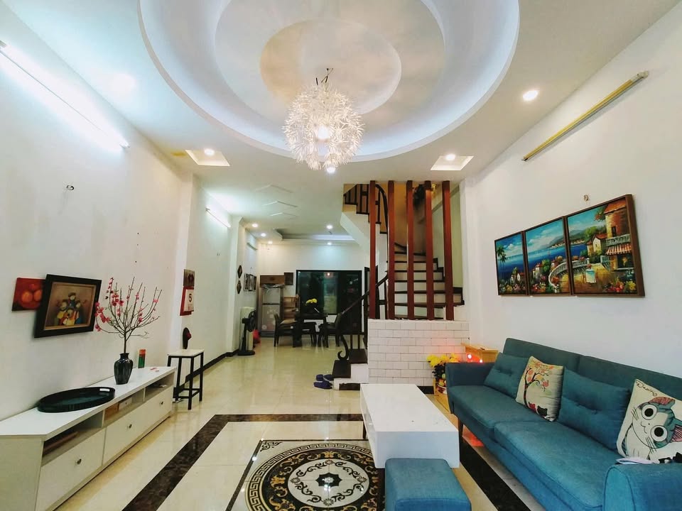 Cho thuê nhà 60m² 6PN Nguyễn Văn Cừ, Long Biên - Sẵn Sàng Ở/Văn Phòng