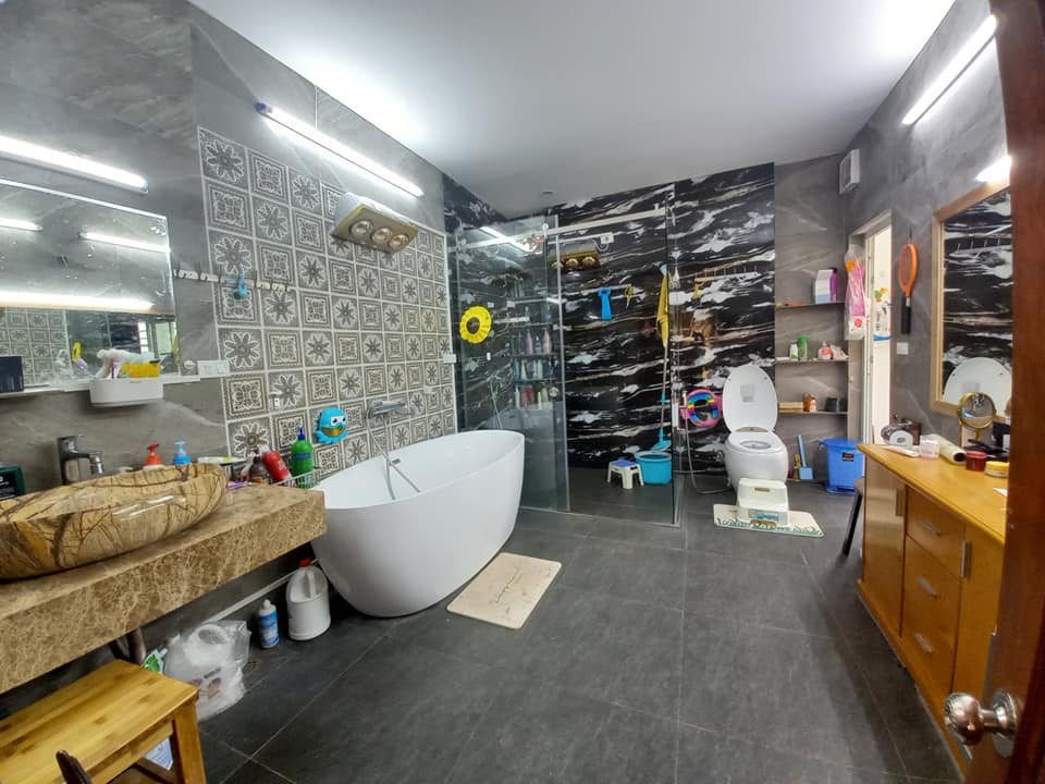 Nhà Mặt Tiền Võng Thị 71m², 6 Tầng, 3 Bước Ra Hồ Tây - Giá 13.X Tỷ