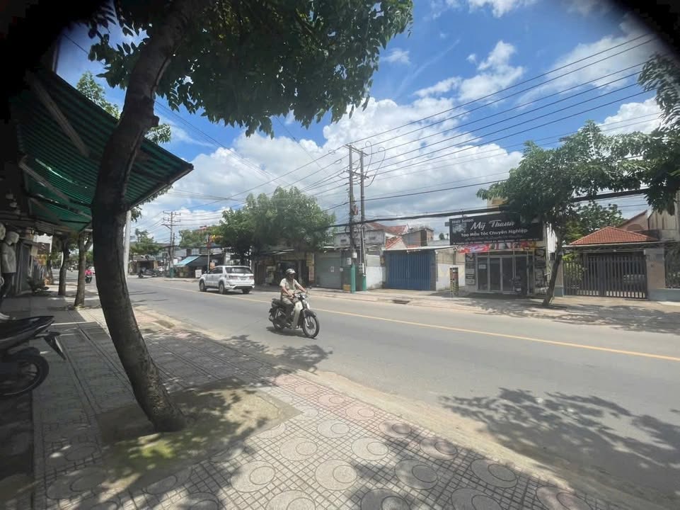 Nhà mặt tiền CMT8 Tân Bình 295m² giá 7 tỷ - Vị trí kinh doanh đắc địa