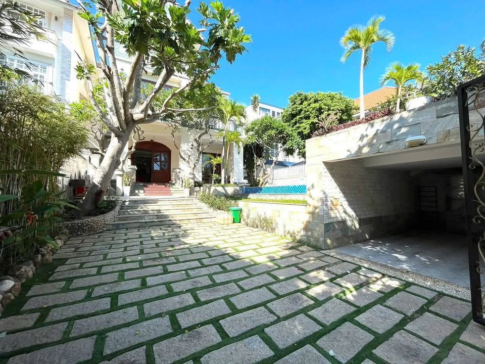 Biệt thự biển Trần Phú 500m² - Sổ hồng riêng, view triệu đô