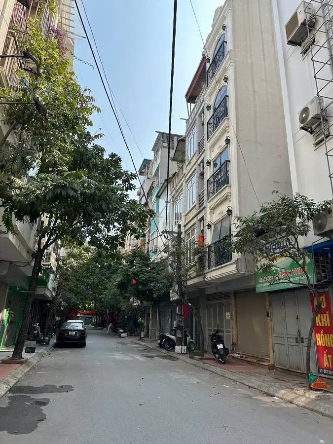 Bán nhà Chiến Thắng Hà Đông 35m² giá 14 tỷ - Ô tô tránh, vỉa hè rộng!