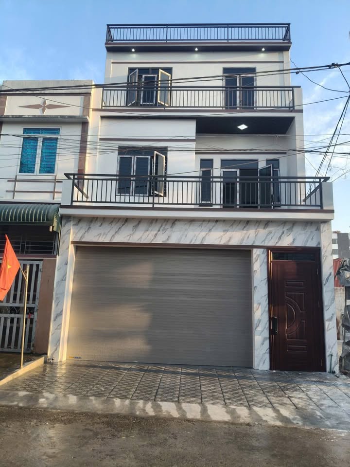 Nhà 3 Tầng Mới Xây Đường Trần Khắc Trân, Lai Châu - Sẵn Sàng Dọn Vào Ở Ngay!