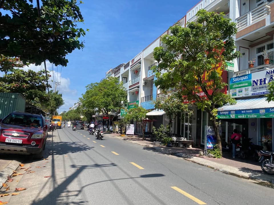 Nhà 3 Tầng Mặt Tiền Kinh Doanh Đường Nguyễn Hào Sự, Tuy Hoà