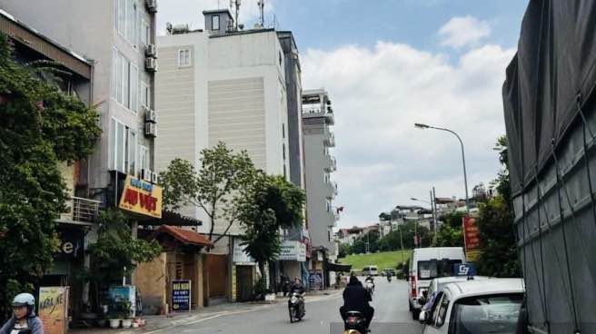 Bán đất mặt phố Ngọc Thụy 125m² giá 30 tỷ - Vị trí đắc địa kinh doanh!