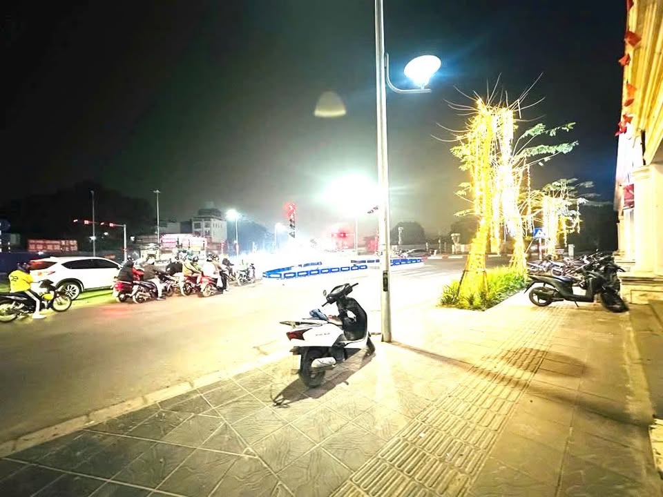 Nhà Mặt Phố Ngọc Thụy - Kinh Doanh Đẳng Cấp, 50m² x 7 Tầng, Sổ Sạch