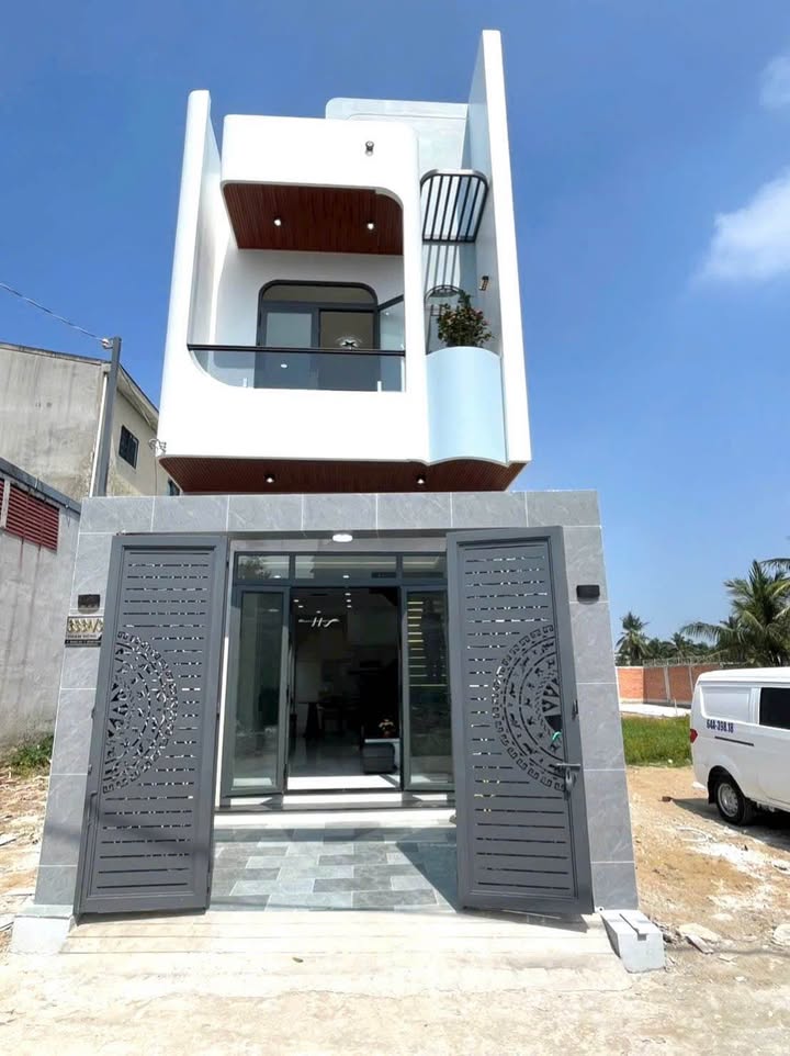 Nhà lầu đúc Mỹ Tho 90m² - Ô tô vào tận nhà, sổ hồng sẵn!
