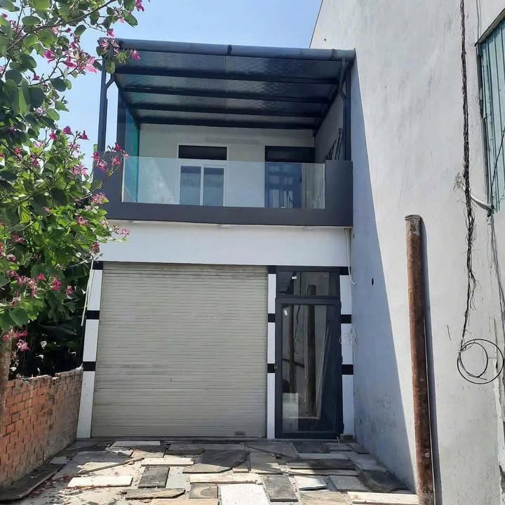 Cho thuê nhà 80m² mặt tiền Phước Thiện, Q.1 - Sân rộng, xe hơi vào tận nơi