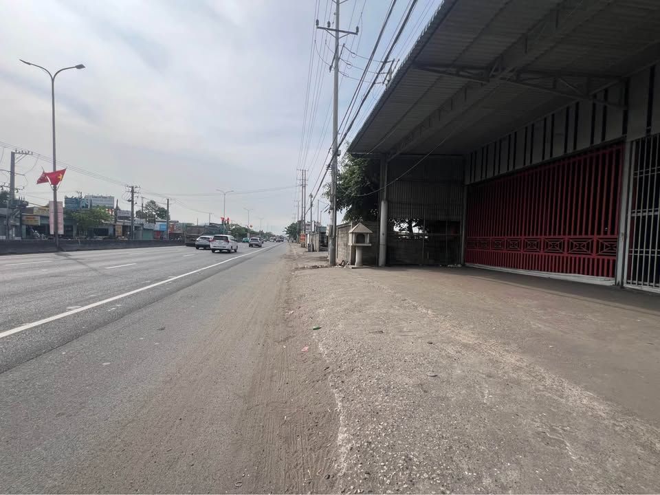 Nhà Xưởng Mặt Tiền QL51 Phú Mỹ - Diện Tích Lớn, Container Thoải Mái!