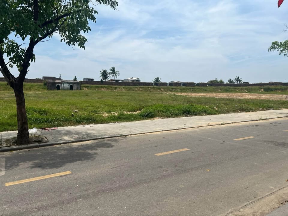 Bán đất tặng nhà Lương Ngọc Quyến, Huế 216m² - View nội thành, ô tô vào nhà