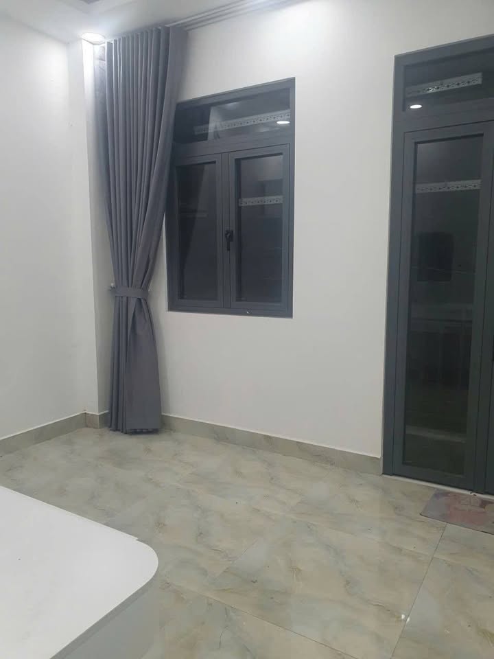 Nhà Hẻm Xe Hơi 40m² Lê Đình Cẩn, Bình Tân - Giá 8 Triệu, Kinh Doanh/Ở Tốt