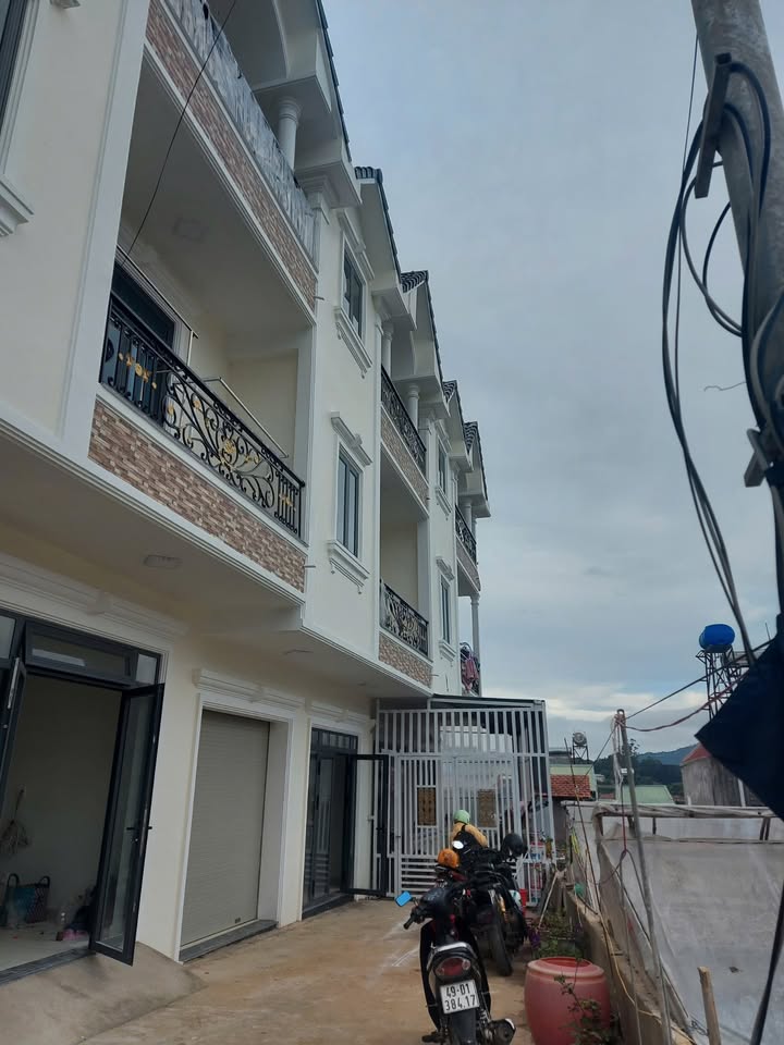 Cho thuê nhà 3 tầng đường Lữ Gia, Đà Lạt - 6PN, full nội thất, 15 triệu/tháng