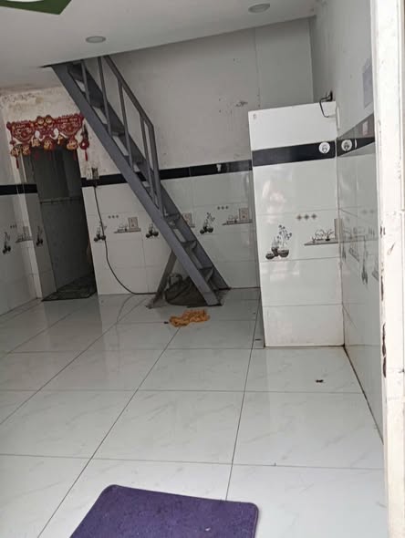 Nhà Cho Thuê 16m² Đường 1.5m, Quận 1 - Giá 2.3 Triệu/Tháng