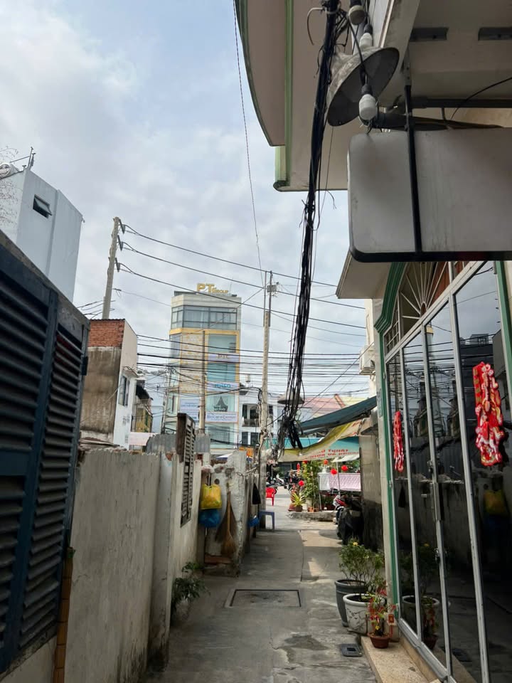 Nhà riêng Quận 3 35m² – Vị trí đẹp ngay vòng xoay Dân Chủ!