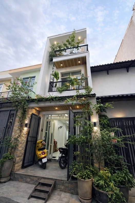 Nhà 3 Tầng BTCT Quận 10 - 60m² - 4PN - Giá 4.9 Tỷ