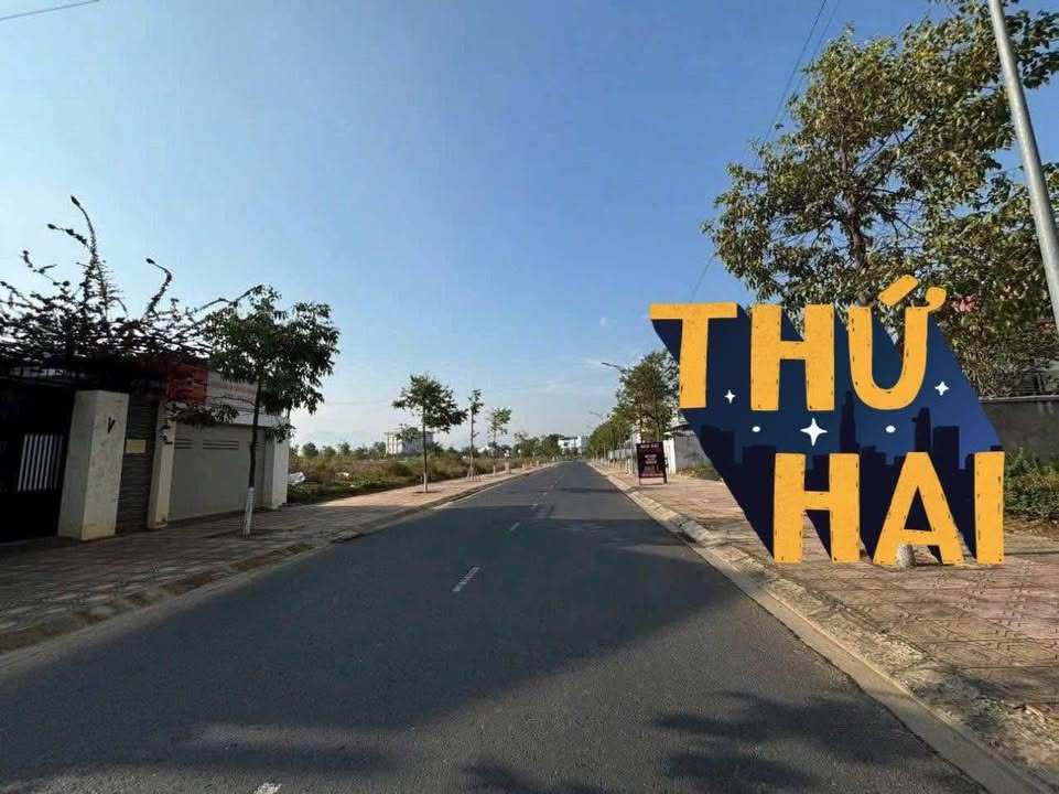 Đất nền mặt tiền Đào Đình Luyện, Kon Tum - 200m², Sổ đỏ, Giá 2.8 tỷ