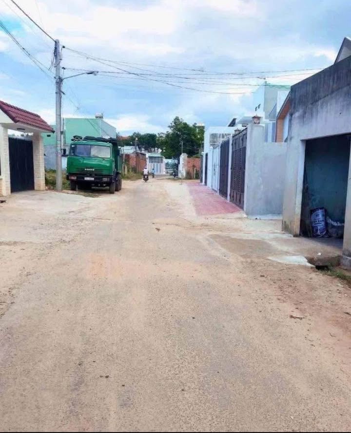 Nhà Gác Lửng Hiện Đại 103m² Hẻm Nguyễn Trãi, Kon Tum - Giá Tốt