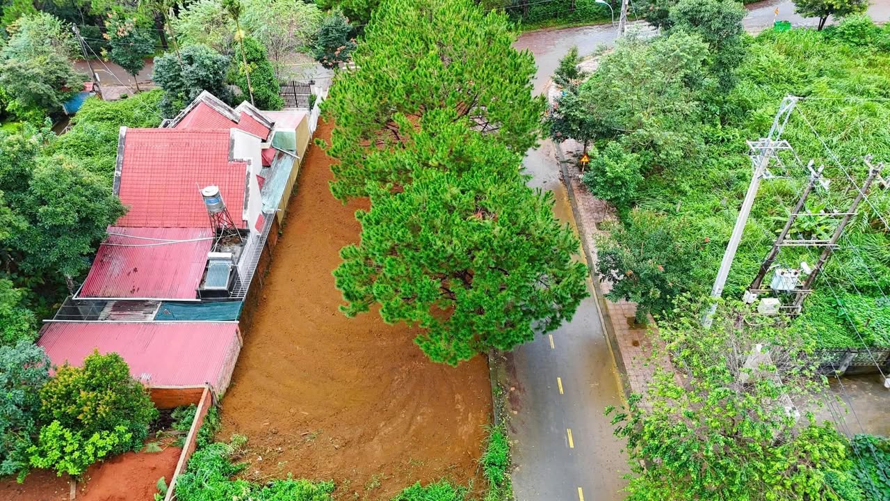 Đất nền Măng Đen 330m² giá 7 tỷ - Lô góc 2 mặt tiền cực đẹp!