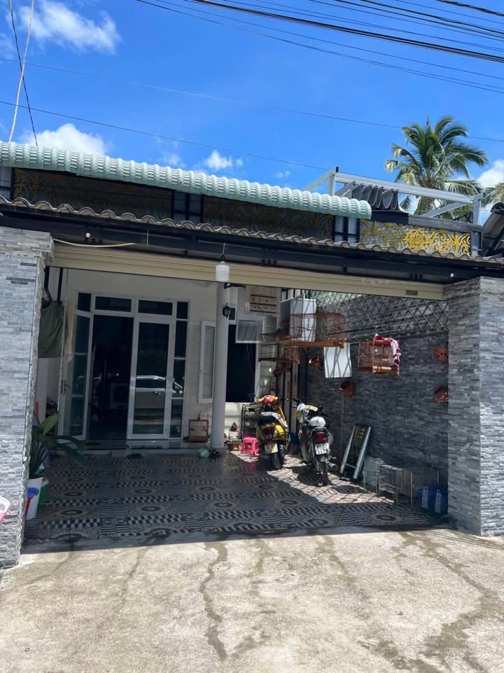 Nhà riêng Kon Tum 119m² - Ô tô đỗ cửa, chỉ 1 tỷ đồng!