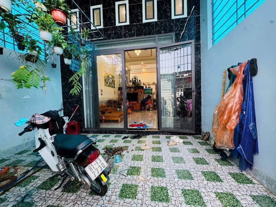 Nhà Hẻm Oto 105m² Hà Huy Tập, Pleiku - Giá 900 Triệu - Sẵn Sàng Ở Ngay