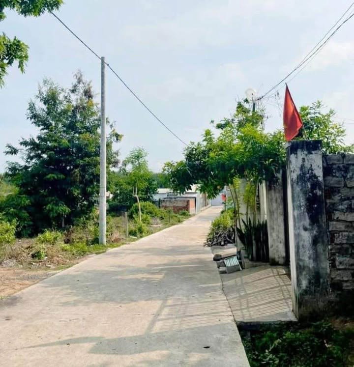 Đất nền Kon Tum 180m² giá 600 triệu - Tiềm năng tăng giá!