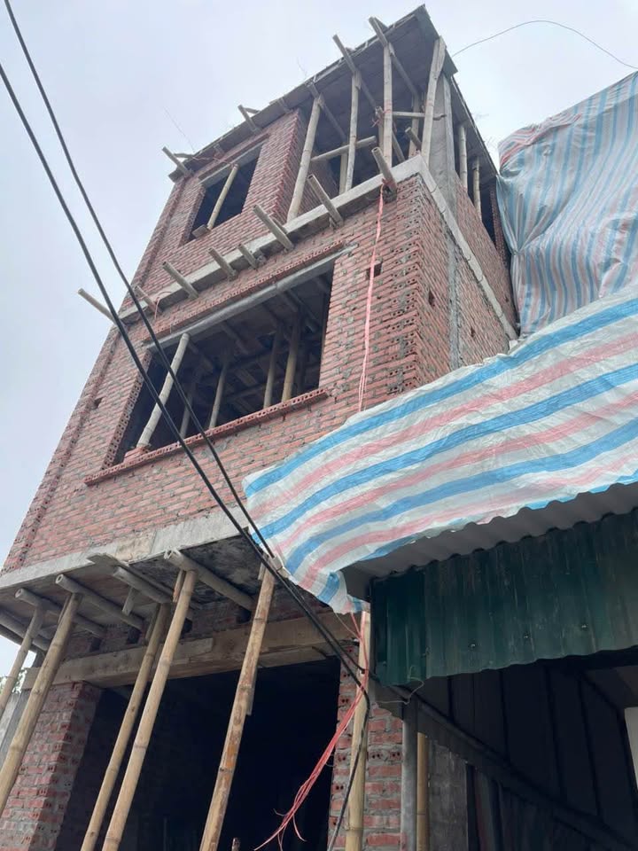 Nhà 3 tầng Phú Xuân Thái Bình 40m² - Chính chủ bán, ô tô đậu gần nhà!