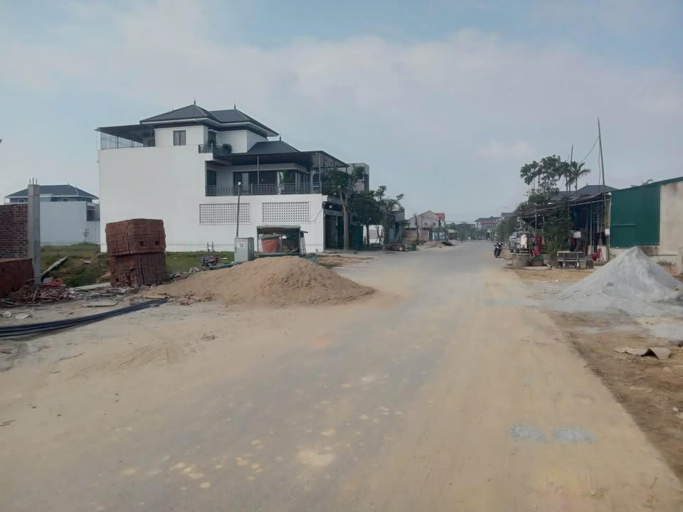Đất nền Thạch Trung, TP Hà Tĩnh 180m² - Kinh doanh tốt!